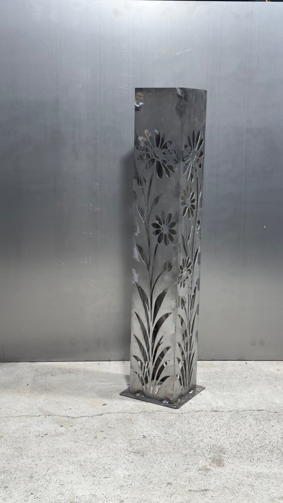 Meadow Glow – Solar Illuminated Garden Pillar
