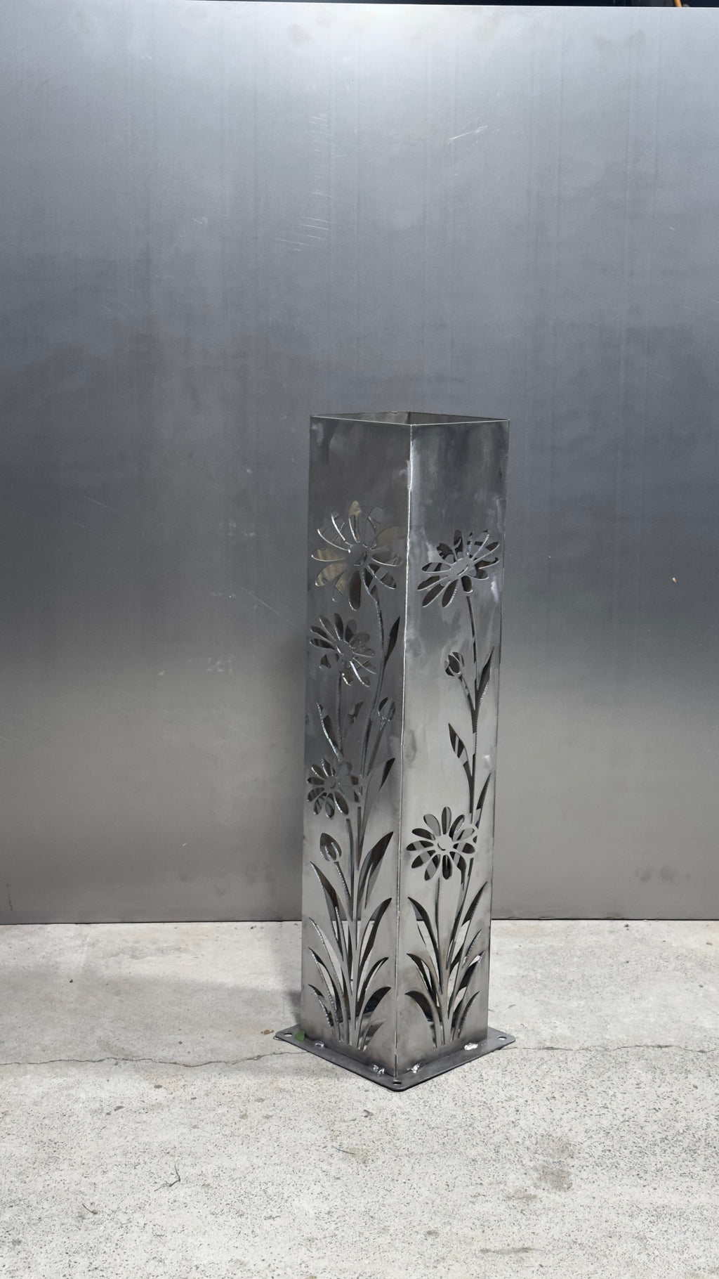 Meadow Glow – Solar Illuminated Garden Pillar