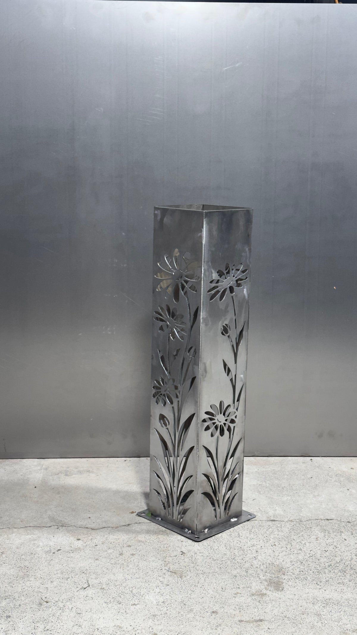 Meadow Glow – Solar Illuminated Garden Pillar