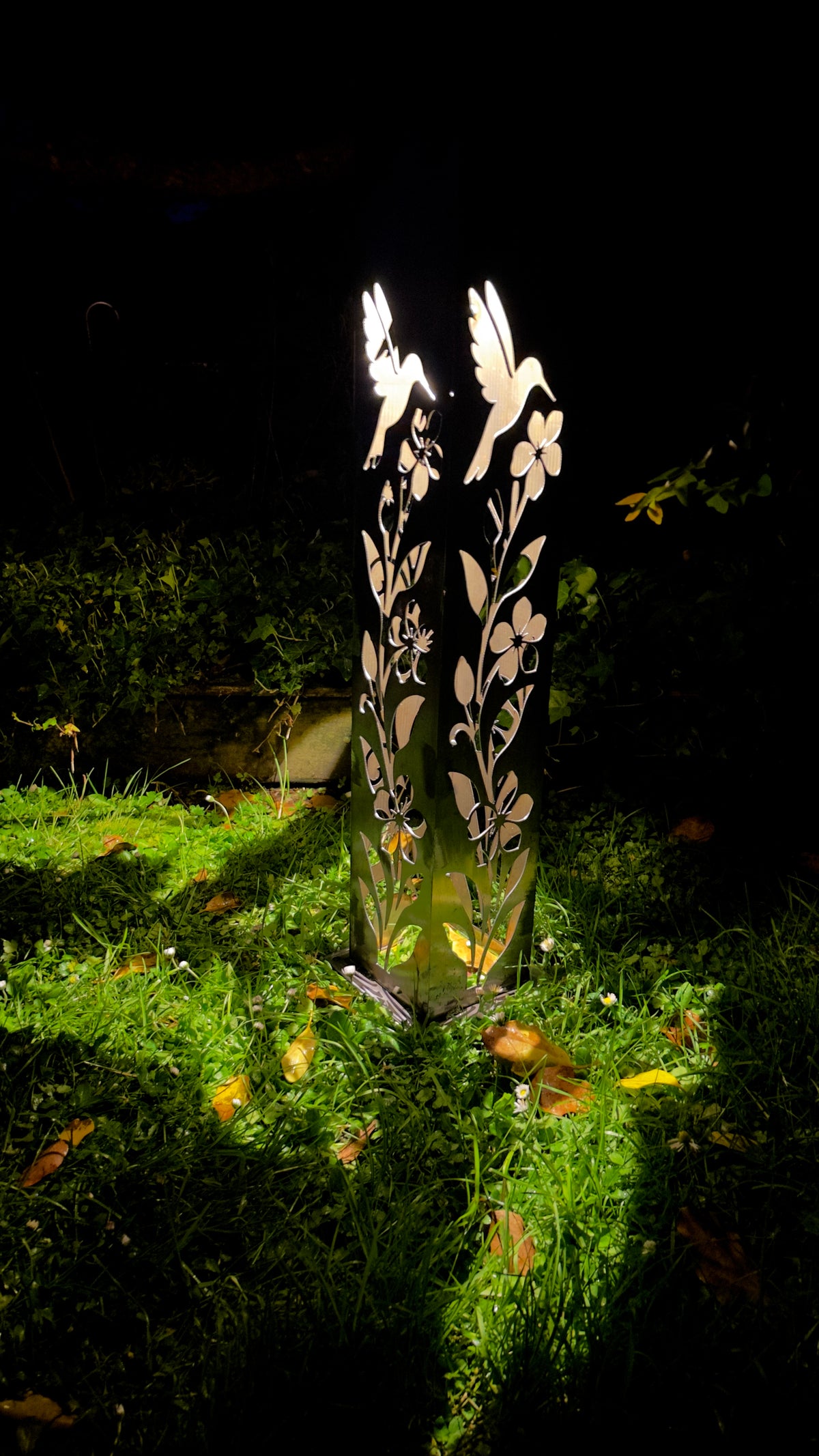Garden in Flight – Solar Illuminated Garden Pillar