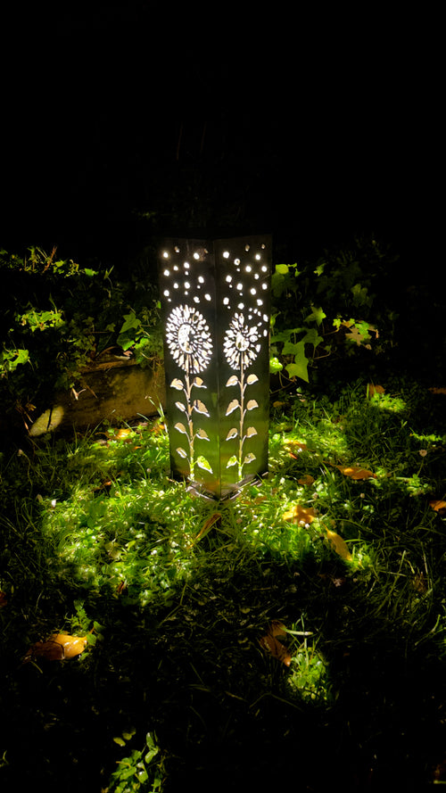 Daisies After Dark – Solar Illuminated Garden Pillar