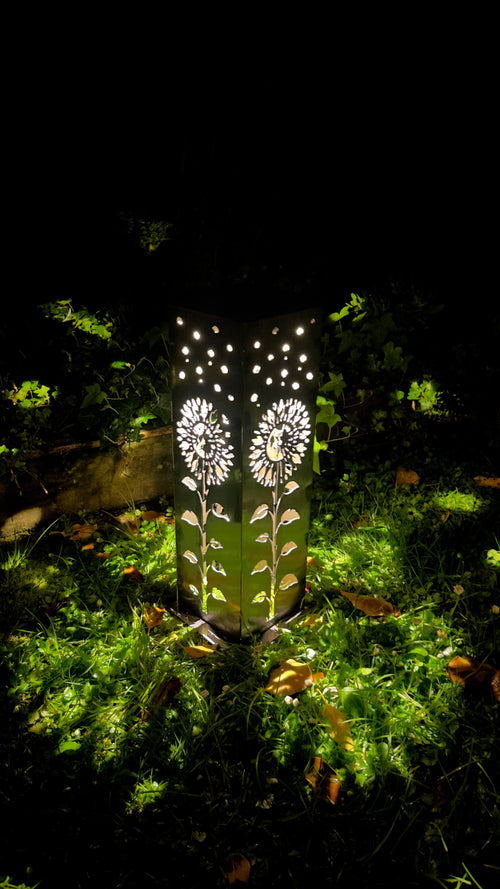 Daisies After Dark – Solar Illuminated Garden Pillar