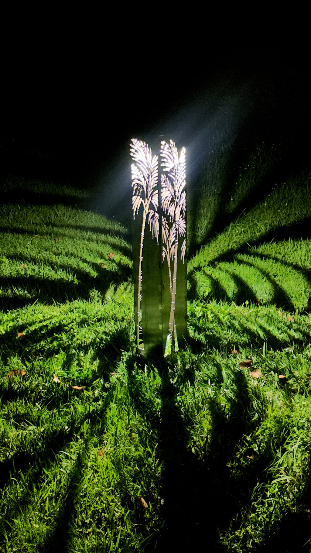 Nīkau Nights – Solar Illuminated Garden Pillar