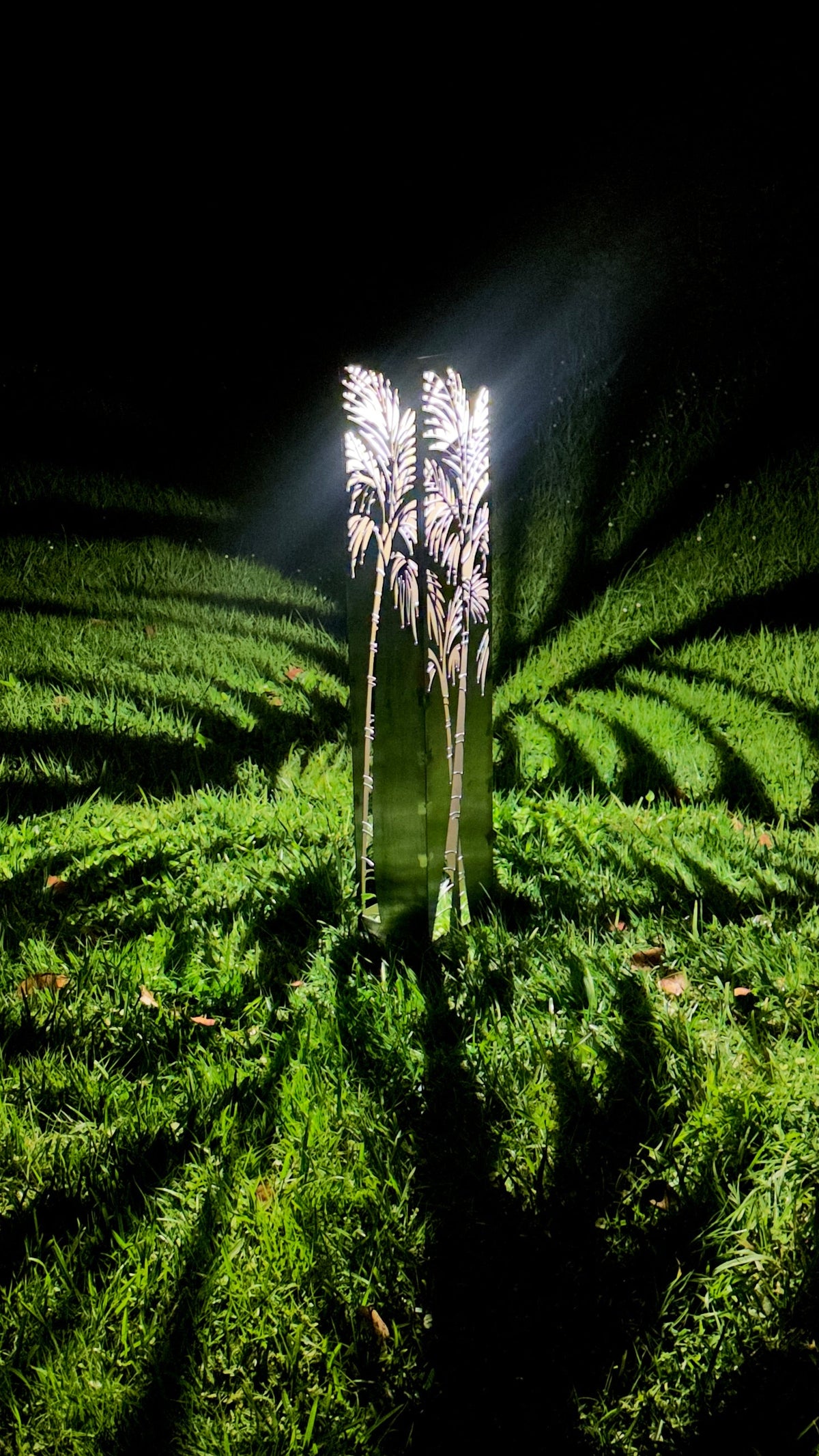 Nīkau Nights – Solar Illuminated Garden Pillar