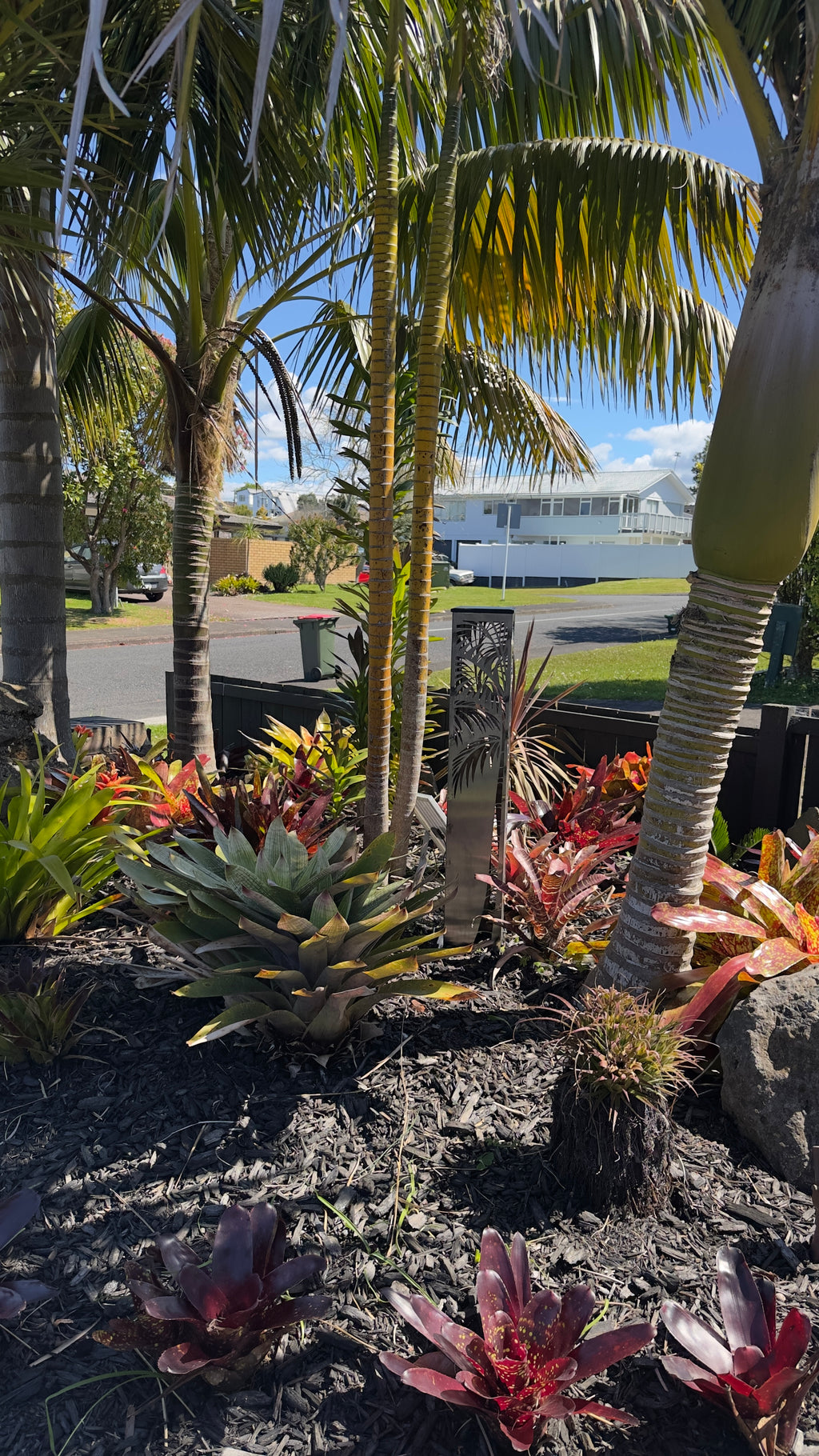 Nīkau Nights – Solar Illuminated Garden Pillar