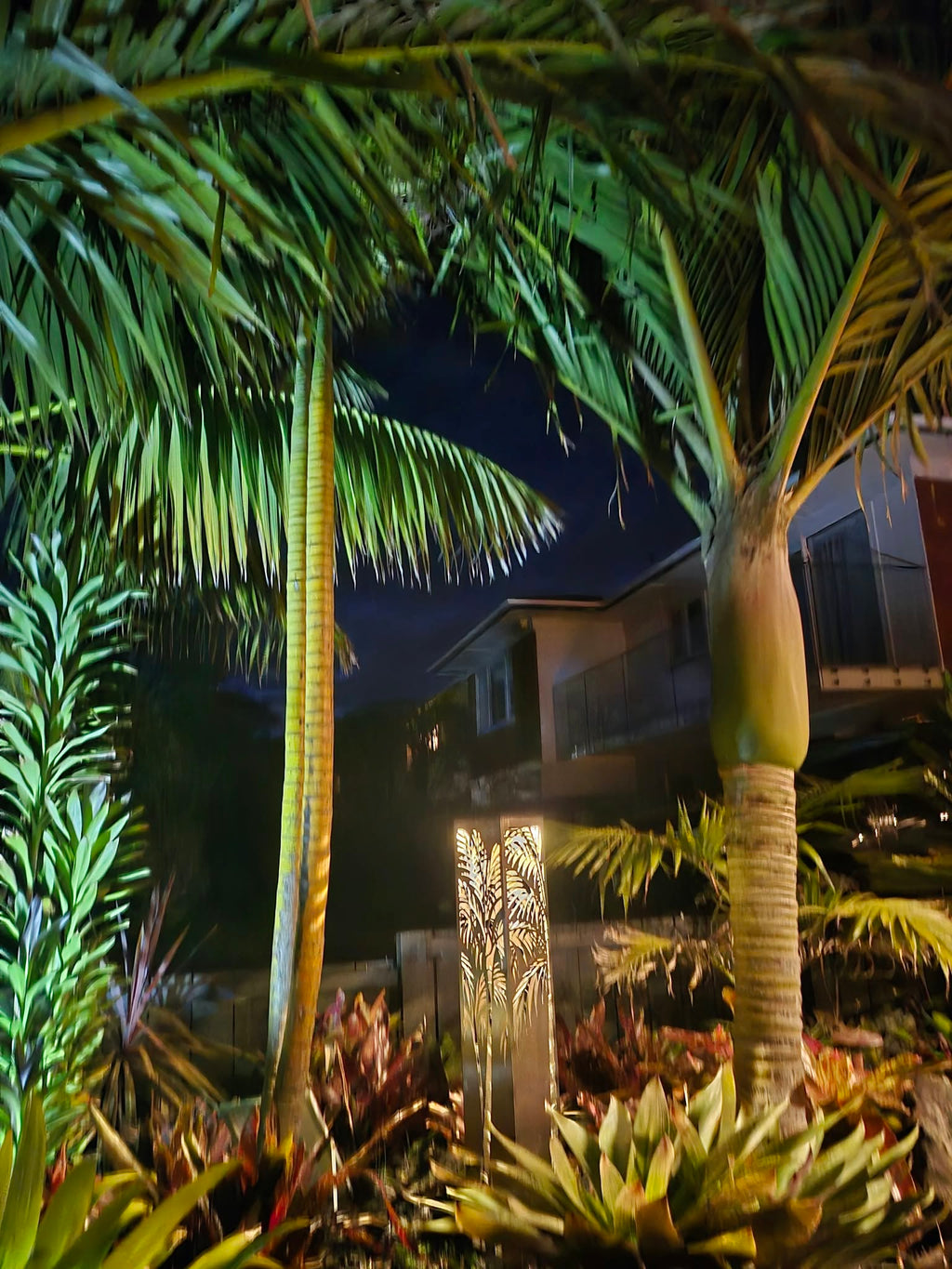 Nīkau Nights – Solar Illuminated Garden Pillar
