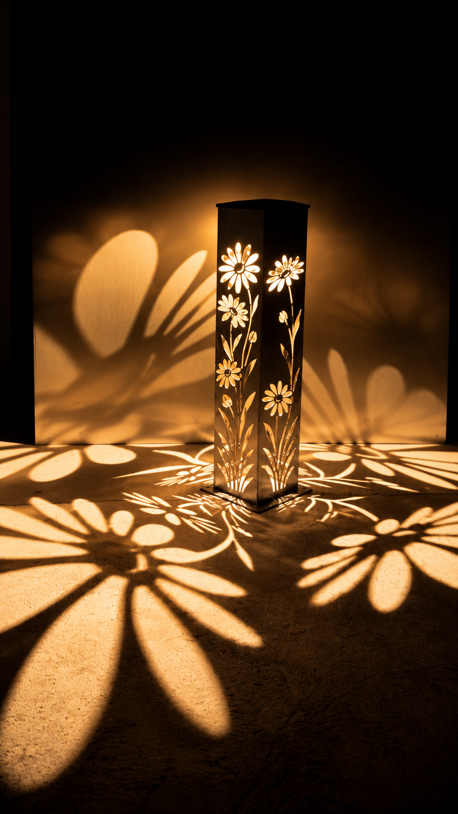Meadow Glow – Solar Illuminated Garden Pillar