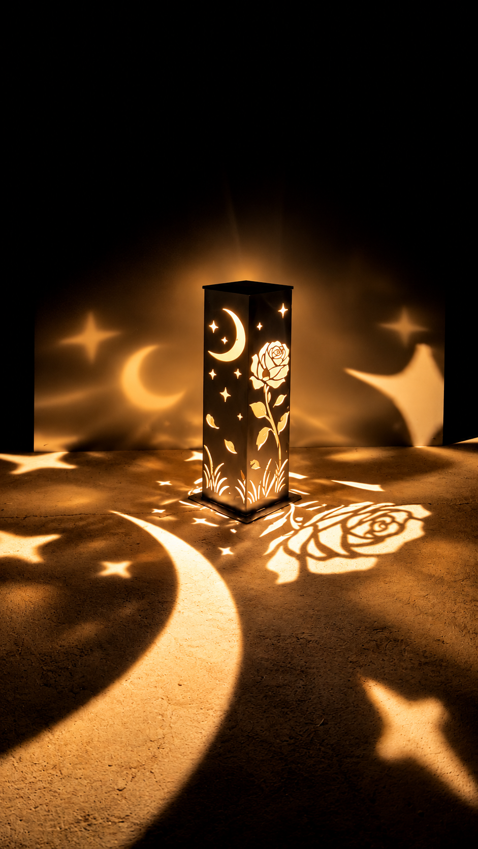 Midnight Rose – Solar Illuminated Garden Pillar